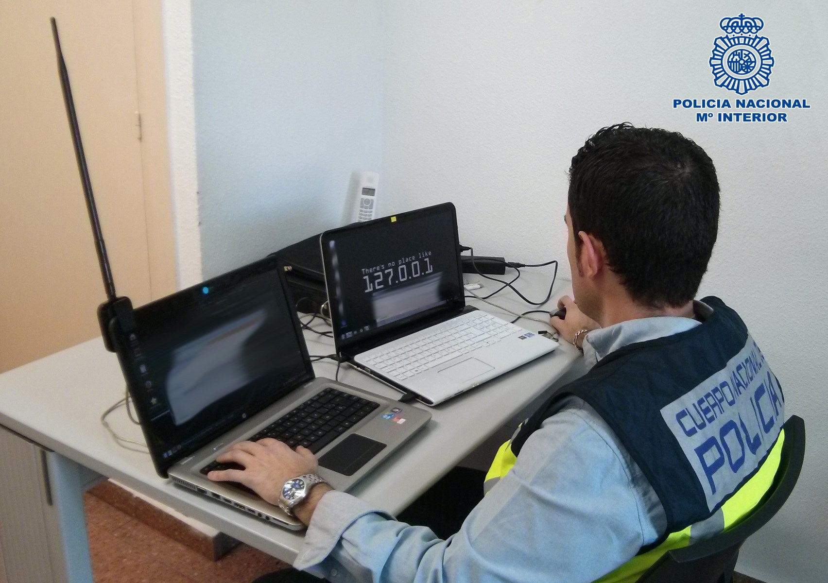 Detenidas 3 personas que sustrajeron más de 4.000 euros por el método del "phising" Detenidas 3 personas que sustrajeron más de 4.000 euros por el método del "phising"