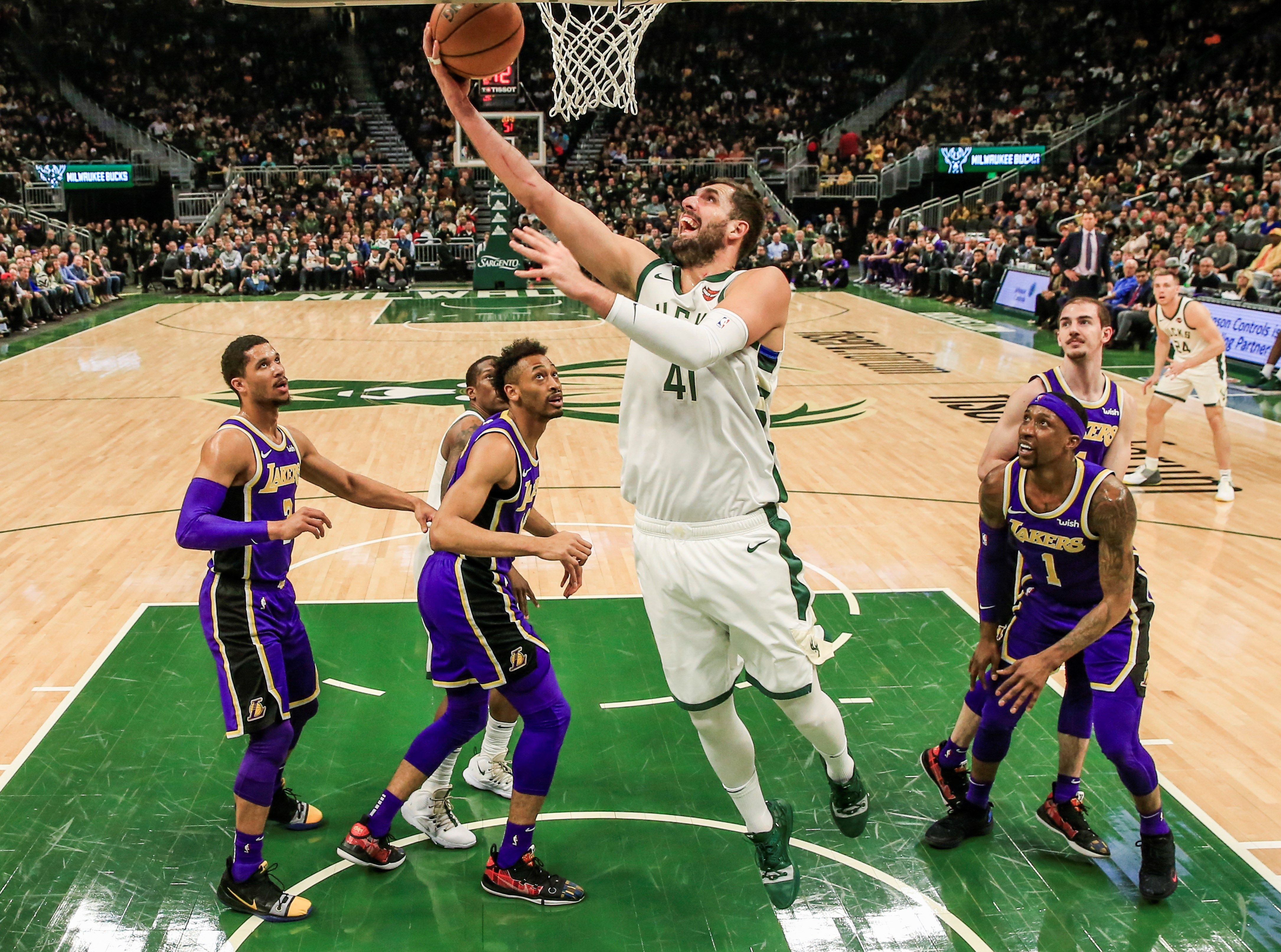 Mirotic lidera el triunfo de los Bucks sin Pau Gasol y Giannis Antetokounmpo Mirotic lidera el triunfo de los Bucks sin Pau Gasol y Giannis Antetokounmpo