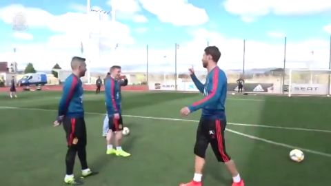 Sergio Ramos demuestra su punter&iacute;a en el entrenamiento de la Selecci&oacute;n: "&iexcl;Soy un p*** animal!"