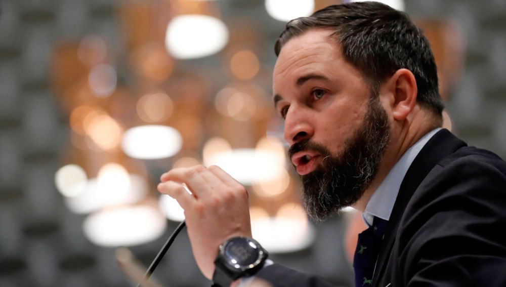 Abascal quiere castigar los pitos a himno de España y pide llamar 'Rojigualda' a la selección Abascal quiere castigar los pitos a himno de España y pide llamar 'Rojigualda' a la selección