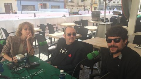 Santi Amodeo con Santi Amodeo, Carlos Areces e Ingrid Garc&iacute;a Jonsson.