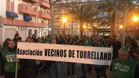 Cacerolada desarrollada en Torrellano por el CP La Paz
