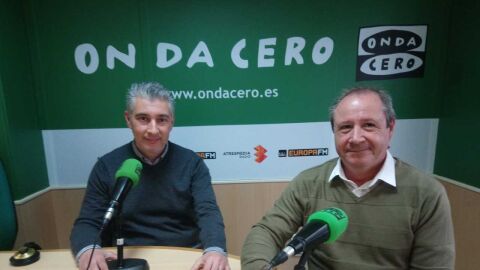 Emilio Garc&iacute;a y Jos&eacute; Manuel Amor&oacute;s, presidente y secretario de la Agrupaci&oacute;n de Inter&eacute;s Urban&iacute;stico del sector MR-10 de La Marina 