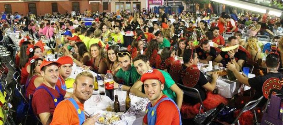 La comissió especial pretén endurir les sancions a les penyes que incomplisquen la normativa de convivència. La comissió especial pretén endurir les sancions a les penyes que incomplisquen la normativa de convivència.
