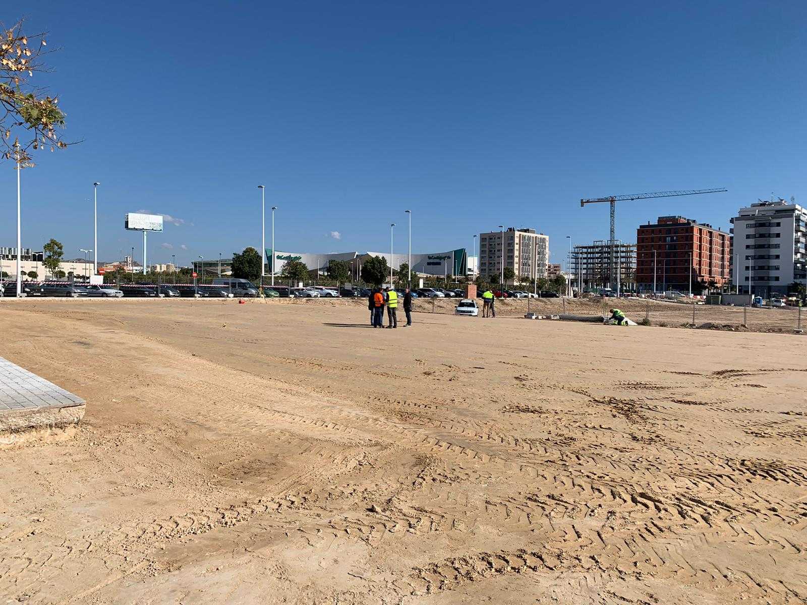 La ampliación del parking público frente al Hospital del Vinalopó de Elche va a crear 60 plazas La ampliación del parking público frente al Hospital del Vinalopó de Elche va a crear 60 plazas