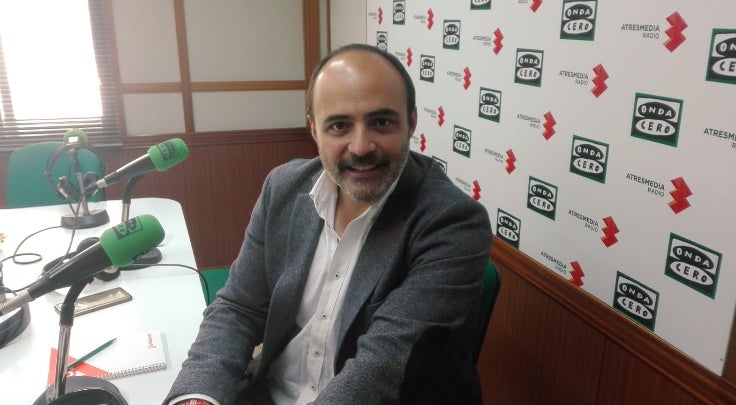 Francisco Fernández Bravo en los micrófonos de Onda Cero Ciudad Real. Francisco Fernández Bravo en los micrófonos de Onda Cero Ciudad Real.