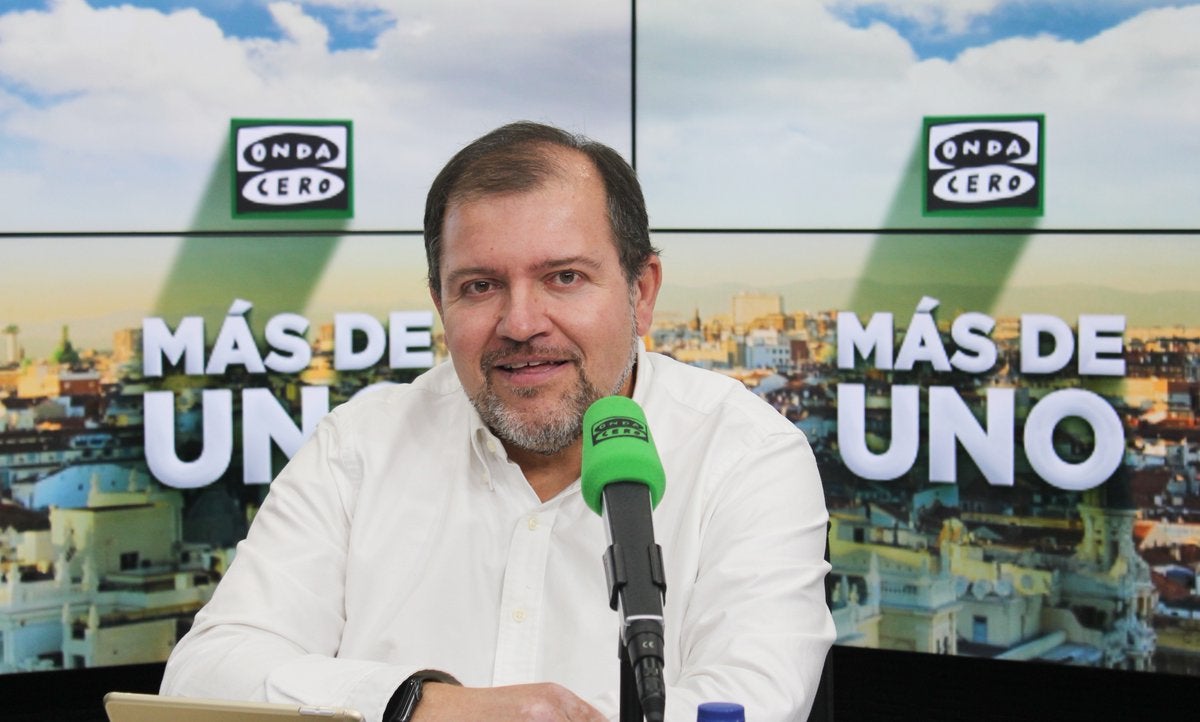 Debatimos con López Zafra sobre las armas: "No quiero que el Estado regule mi posibilidad de tenerlas" Debatimos con López Zafra sobre las armas: "No quiero que el Estado regule mi posibilidad de tenerlas"