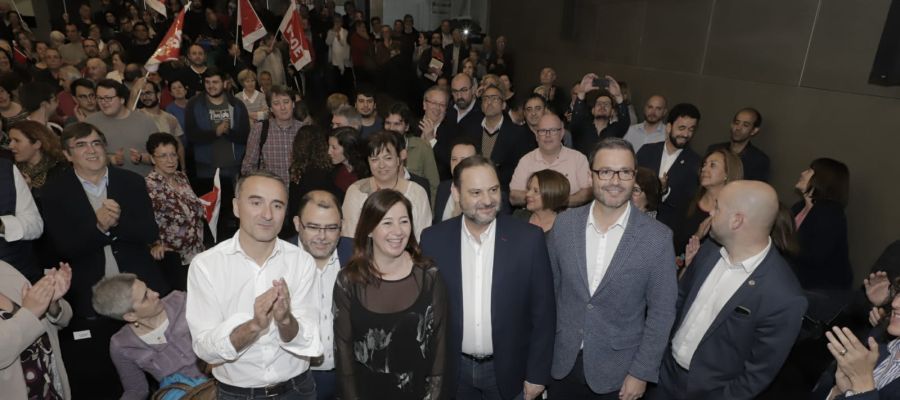 José Luis Ábalos, acompañado de Francina Armengol y el resto de candidatos del PSIB a las elecciones generales. José Luis Ábalos, acompañado de Francina Armengol y el resto de candidatos del PSIB a las elecciones generales.