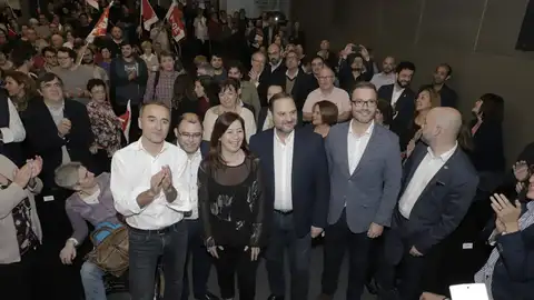 José Luis Ábalos, acompañado de Francina Armengol y el resto de candidatos del PSIB a las elecciones generales. José Luis Ábalos, acompañado de Francina Armengol y el resto de candidatos del PSIB a las elecciones generales.