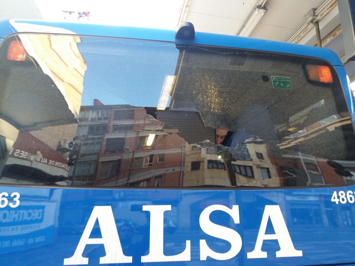 Patronal y sindicatos pactan subir un 12% el sueldo en el transporte discrecional en Baleares Patronal y sindicatos pactan subir un 12% el sueldo en el transporte discrecional en Baleares