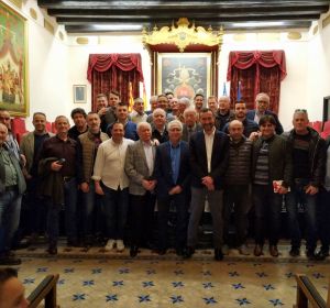 El Salón de Plenos del Ayuntamiento de Elche se llenó en el merecido reconocimiento a Enrique Cervera. El Salón de Plenos del Ayuntamiento de Elche se llenó en el merecido reconocimiento a Enrique Cervera.