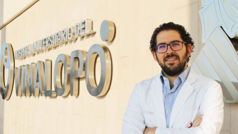 Dr. C&eacute;sar Azrak, jefe de oftalmolog&iacute;a del Hospital del Vinalop&oacute;