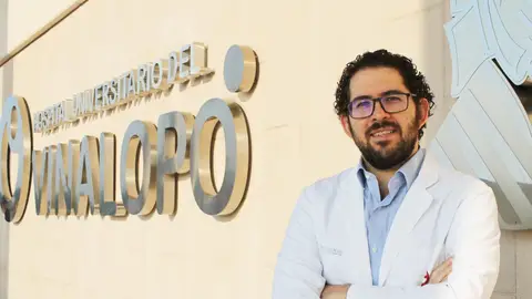 Dr. César Azrak, jefe de oftalmología del Hospital del Vinalopó Dr. César Azrak, jefe de oftalmología del Hospital del Vinalopó