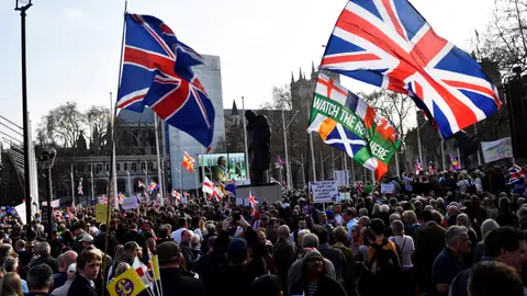 Manifestantes pro "brexit" participan en una protesta en el exterior del Parlamento en Londres Manifestantes pro "brexit" participan en una protesta en el exterior del Parlamento en Londres