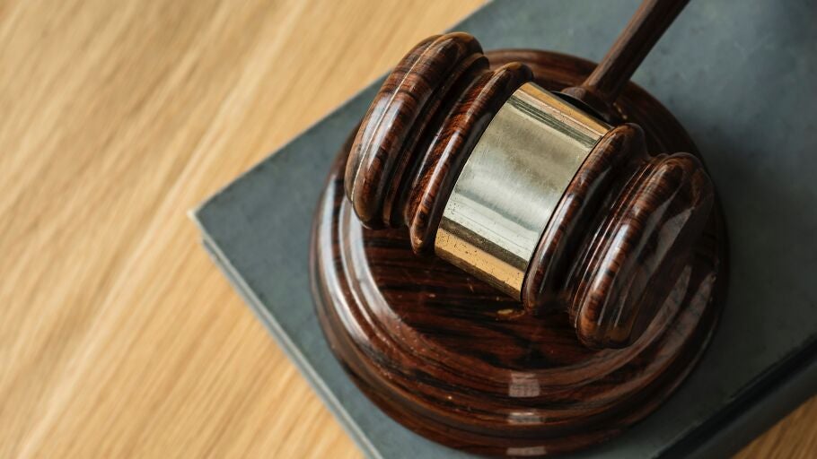 El mazo de un juez en un tribunal
