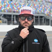 Fernando Alonso, con gesto serio Fernando Alonso, con gesto serio