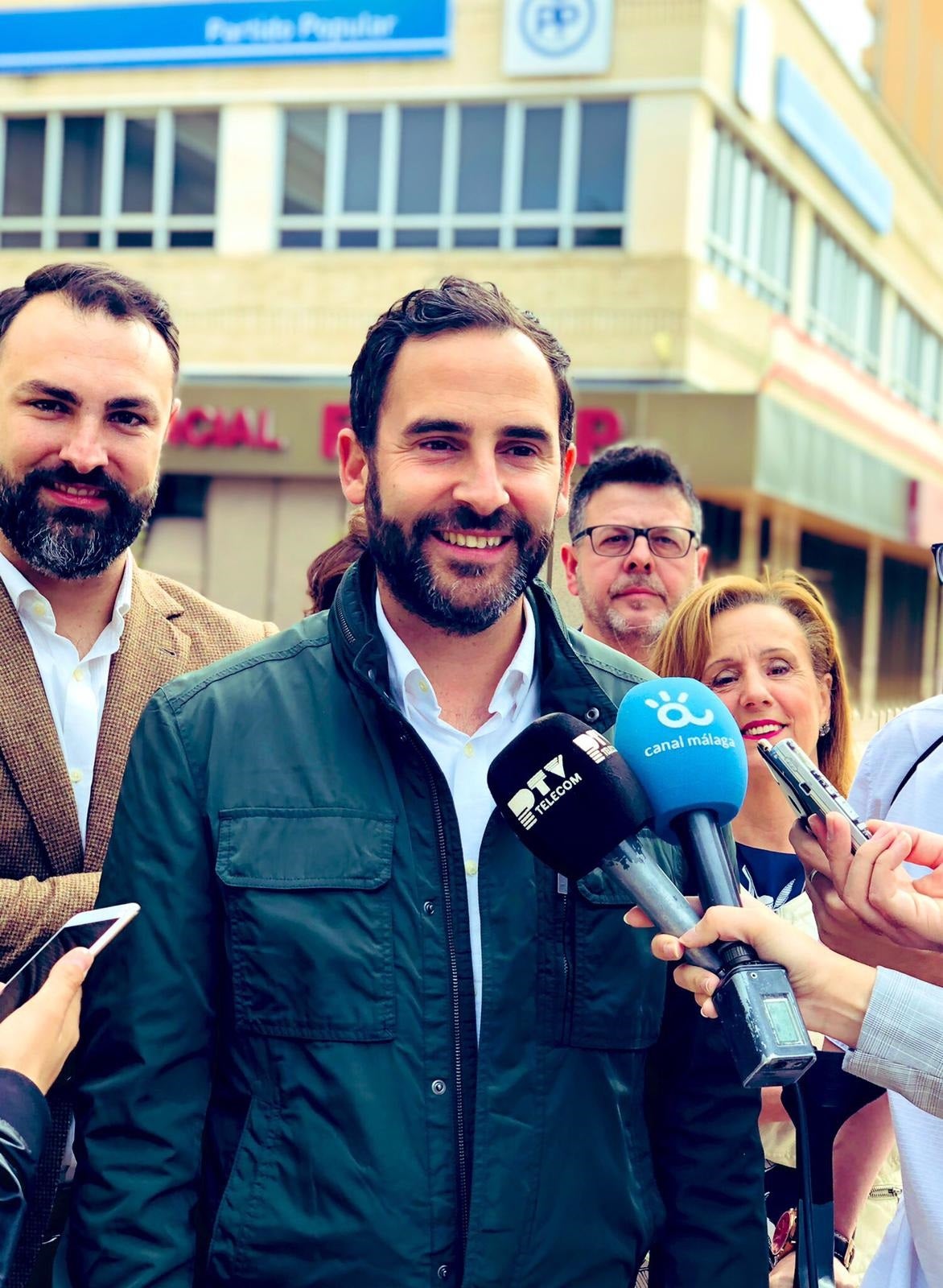 El candidato socialista a la alcaldía pide un debate " a dos" con el alcalde El candidato socialista a la alcaldía pide un debate " a dos" con el alcalde