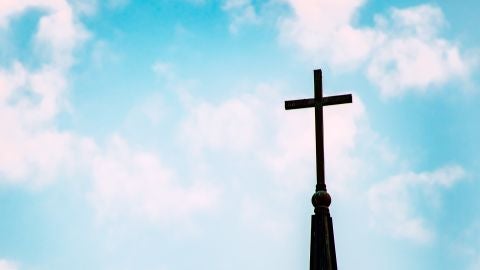 Imagen de la cruz de una Iglesia