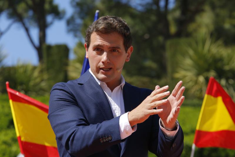 Rivera insiste a Casado en una coalición Ciudadanos-PP: "Yo quiero encabezar ese Gobierno" Rivera insiste a Casado en una coalición Ciudadanos-PP: "Yo quiero encabezar ese Gobierno"