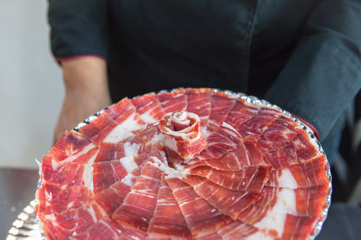 Disfruta de un buen jamón en la mesa de tu casa Disfruta de un buen jamón en la mesa de tu casa