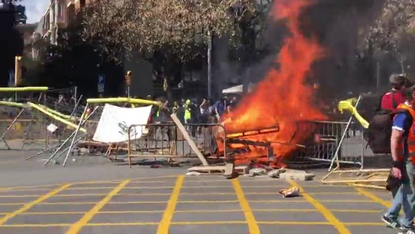 Varios detenidos en la protesta de los CDR contra el acto de Vox en Barcelona Varios detenidos en la protesta de los CDR contra el acto de Vox en Barcelona
