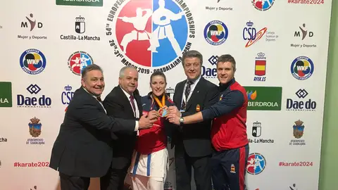 Laura Palacio, con la medalla de oro Laura Palacio, con la medalla de oro