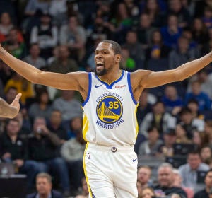 Durant protesta una decisión de los árbitros Durant protesta una decisión de los árbitros