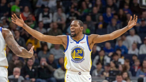 Durant protesta una decisi&oacute;n de los &aacute;rbitros