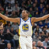 Durant protesta una decisión de los árbitros Durant protesta una decisión de los árbitros
