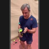 Duelo de campeones en la cancha: el partido de tenis entre Fernando Alonso y Carlos Sainz