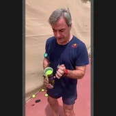 Duelo de campeones en la cancha: el partido de tenis entre Fernando Alonso y Carlos Sainz Duelo de campeones en la cancha: el partido de tenis entre Fernando Alonso y Carlos Sainz