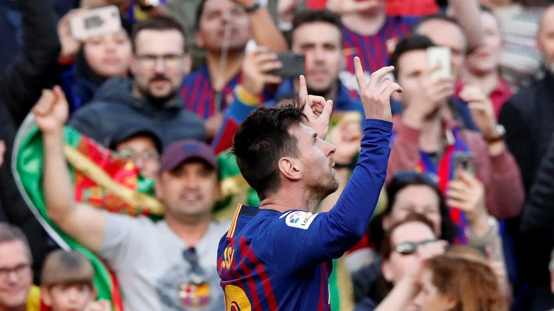 Messi celebra su gol de falta contra el Espanyol