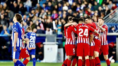 Los jugadores del Atl&eacute;tico de Madrid celebran un gol ante el Alav&eacute;s