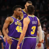 Mitchell y Gobert celebran una canasta con Ricky Rubio Mitchell y Gobert celebran una canasta con Ricky Rubio