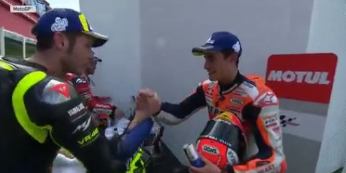 Márquez y Rossi firman la paz: se dan la mano tras el GP de Argentina Márquez y Rossi firman la paz: se dan la mano tras el GP de Argentina