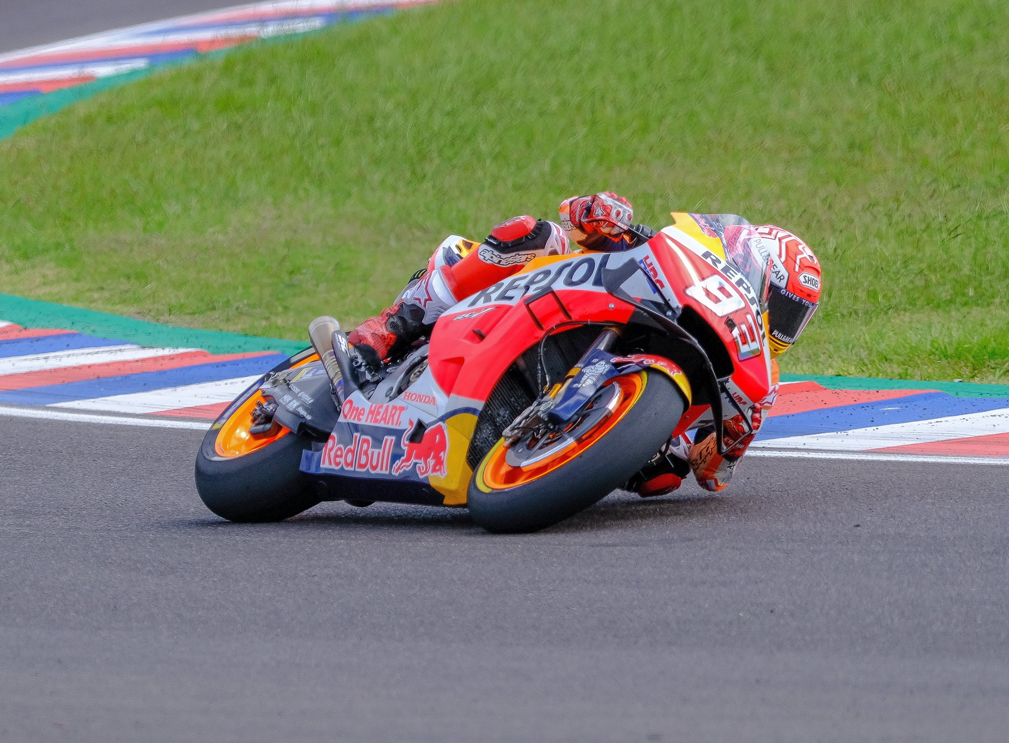 Márquez vence en Jerez y recupera el liderato Márquez vence en Jerez y recupera el liderato