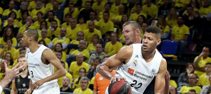 Tavares, ante Iverson Tavares, ante Iverson