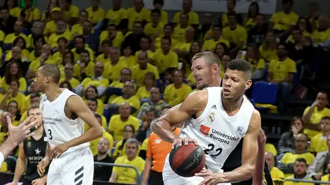 Tavares, ante Iverson Tavares, ante Iverson