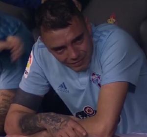 Iago Aspas llorando en el banquillo del Celta Iago Aspas llorando en el banquillo del Celta