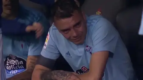 Iago Aspas llorando en el banquillo del Celta Iago Aspas llorando en el banquillo del Celta