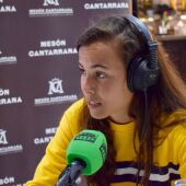 La jugadora del Málaga Raquel García en Onda Deportiva Málaga desde el Mesón Cantarrana