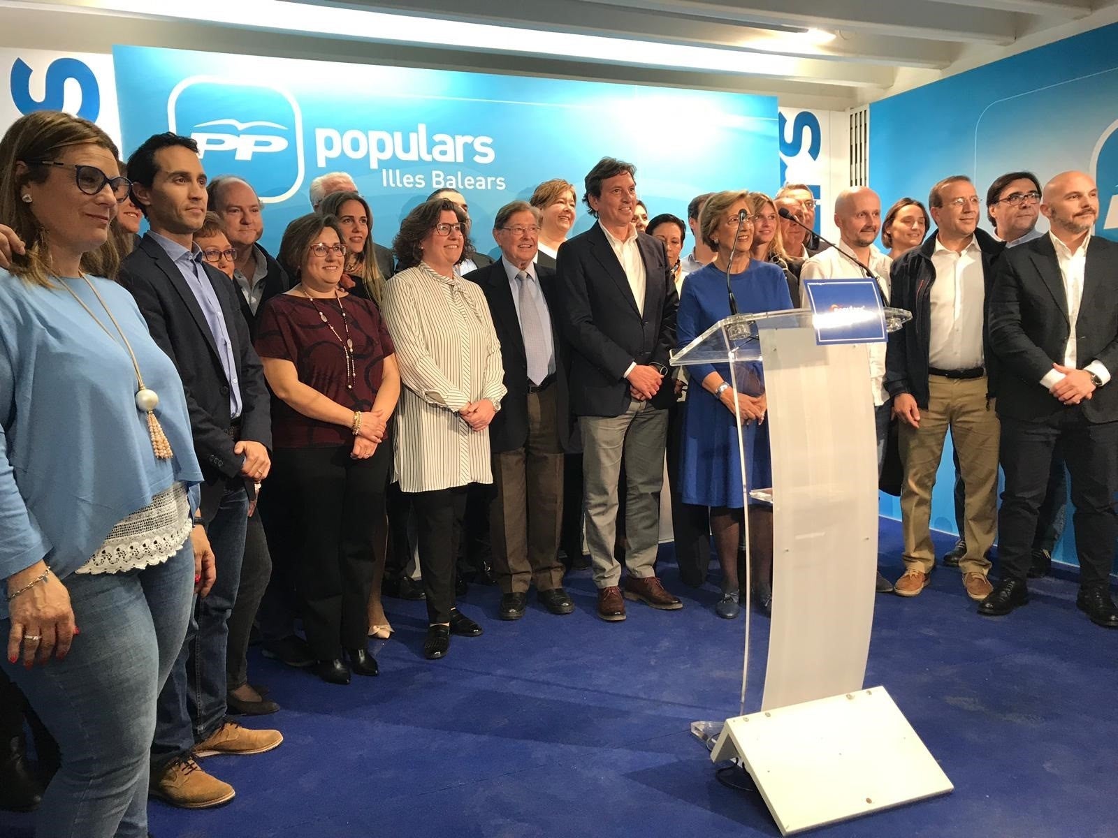 Julio Martínez y Lydia Pérez acompañarán a Mateu Isern en la lista del PP a la alcaldía de Palma Julio Martínez y Lydia Pérez acompañarán a Mateu Isern en la lista del PP a la alcaldía de Palma