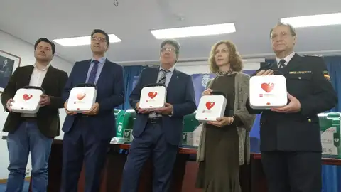 La Policía Nacional de Ciudad Real ha recibido 5 desfibriladores por parte de la Diputación La Policía Nacional de Ciudad Real ha recibido 5 desfibriladores por parte de la Diputación