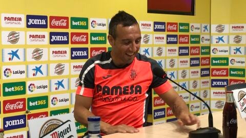 Santi Cazorla en rueda de prensa