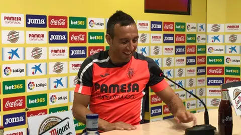 Santi Cazorla en rueda de prensa Santi Cazorla en rueda de prensa