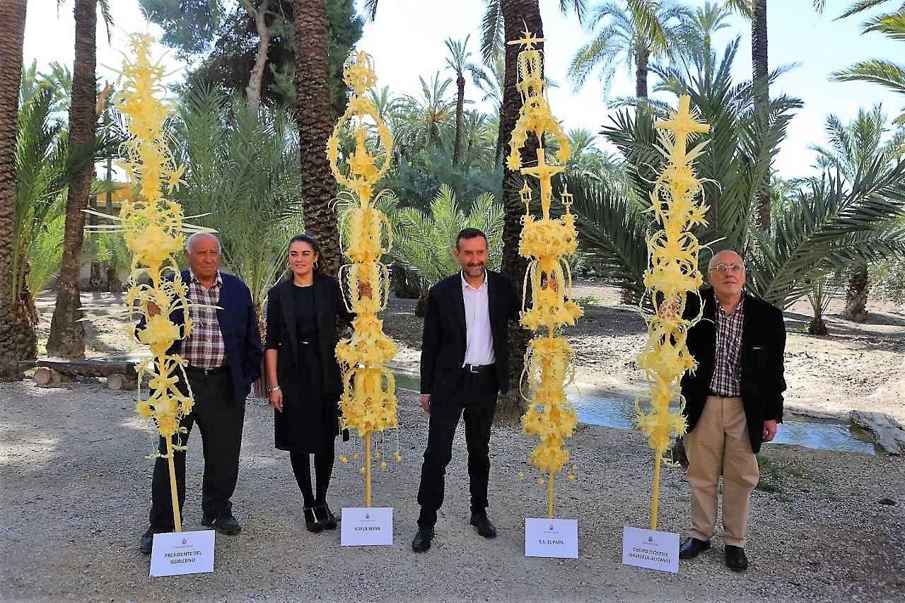Elche tiene listas las palmas blancas que regala a personalidades de todo el mundo por el Domingo de Ramos Elche tiene listas las palmas blancas que regala a personalidades de todo el mundo por el Domingo de Ramos