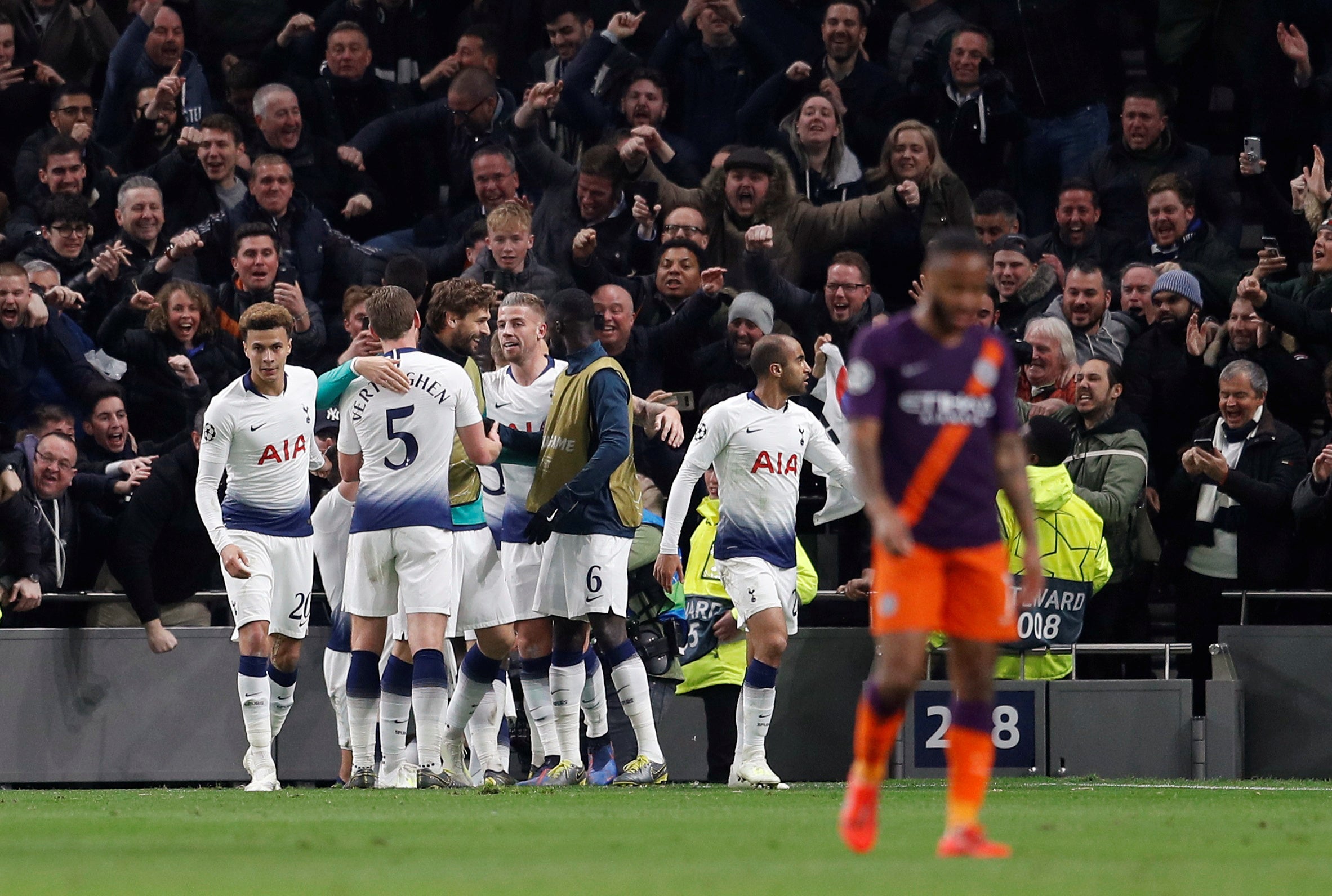 Un gol de Son y Lloris, que paró un penalti a Agüero, permiten a los Spurs tomar la iniciativa en cuartos Un gol de Son y Lloris, que paró un penalti a Agüero, permiten a los Spurs tomar la iniciativa en cuartos
