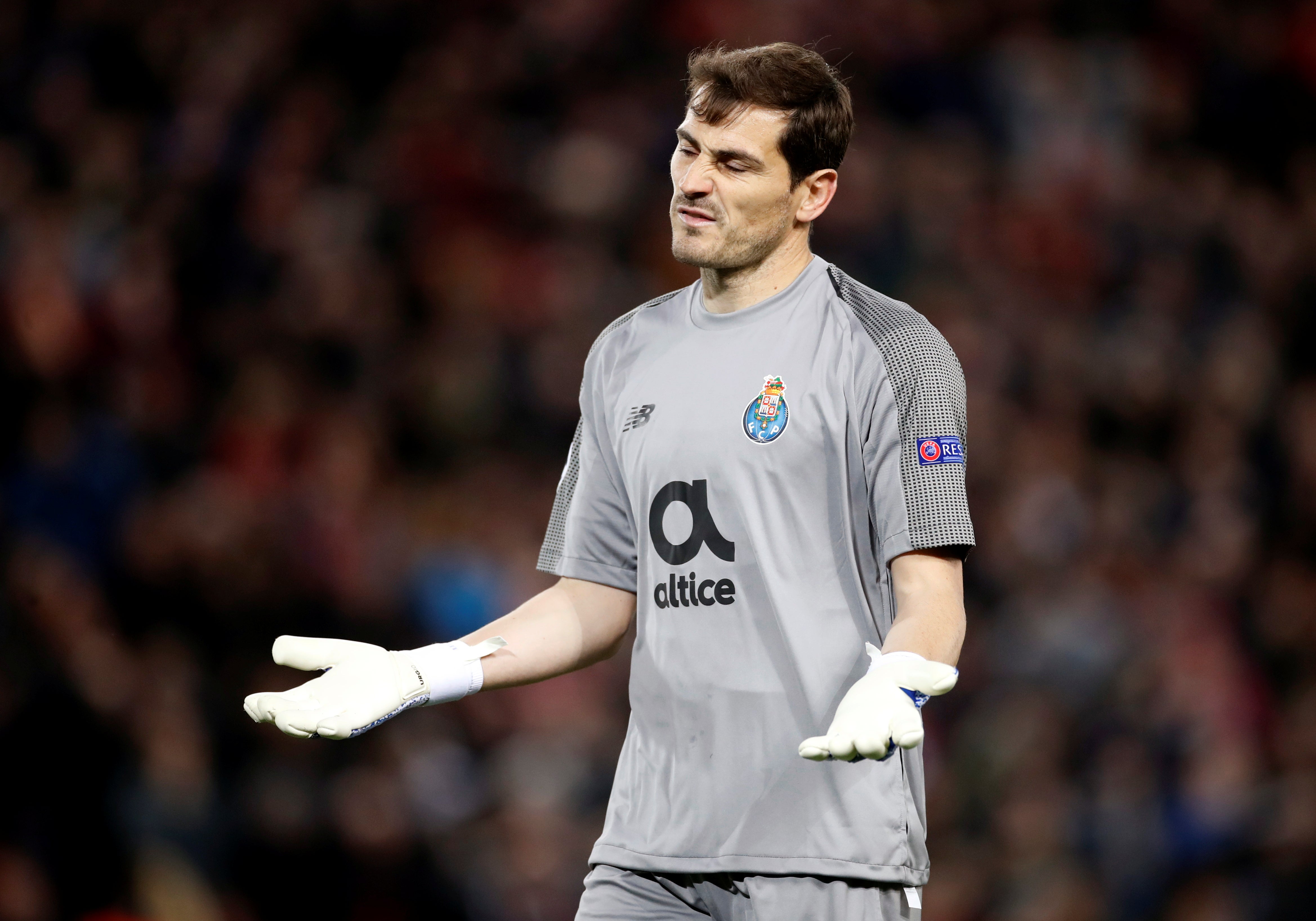 Casillas denuncia dos errores arbitrales a favor del Liverpool Casillas denuncia dos errores arbitrales a favor del Liverpool