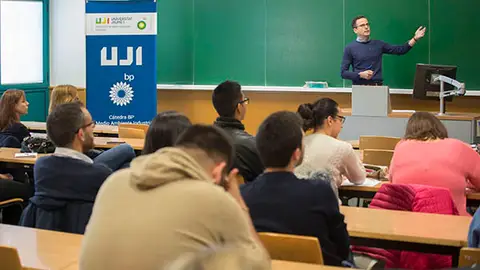 El seminario organizado por la Cátedra BP alerta del desconocimiento de los consumidores y la reticencia de las industrias al ecoetiquetado .