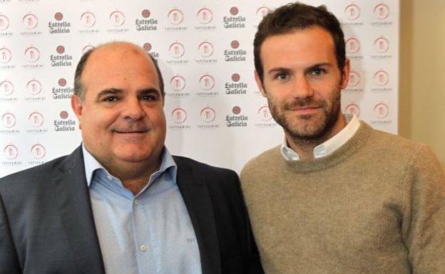El padre de Juan Mata: "Solksjaer llegó con mucha naturalidad y está haciendo bien las cosas, el Barcelona lo tendrá difícil" El padre de Juan Mata: "Solksjaer llegó con mucha naturalidad y está haciendo bien las cosas, el Barcelona lo tendrá difícil"